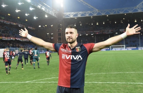 Кипърският футболен шампион АПОЕЛ Никозия проявява интерес към българския национал