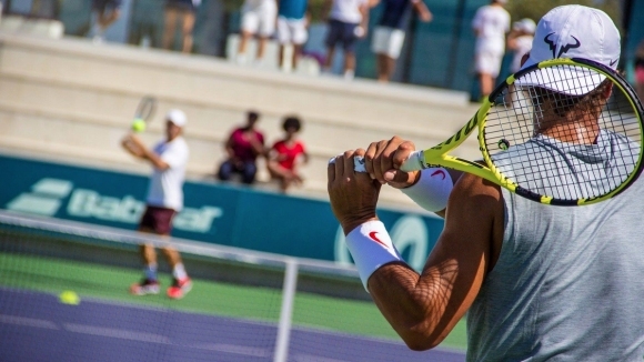 Рафаел Надал показа новата си ракета по време на тренировките