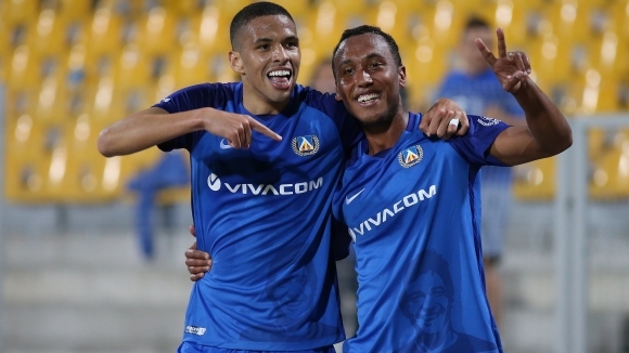 Футболистите на Левски Илия Димитров и Серджиу Буш са контузени