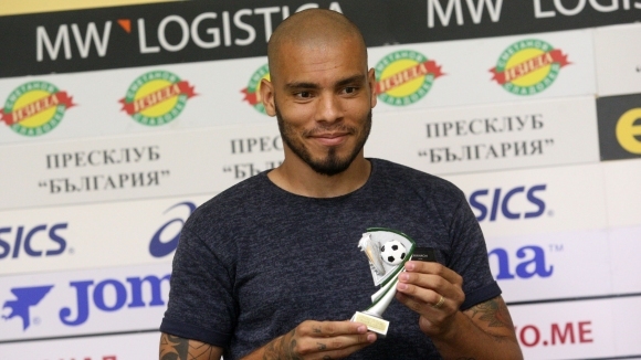 Нападателят на ЦСКА София Мауридес получи наградата за Играч №1 за