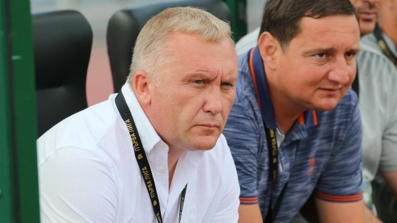 Треньорът на Ботев Пловдив Николай Киров желае всички налични футболисти