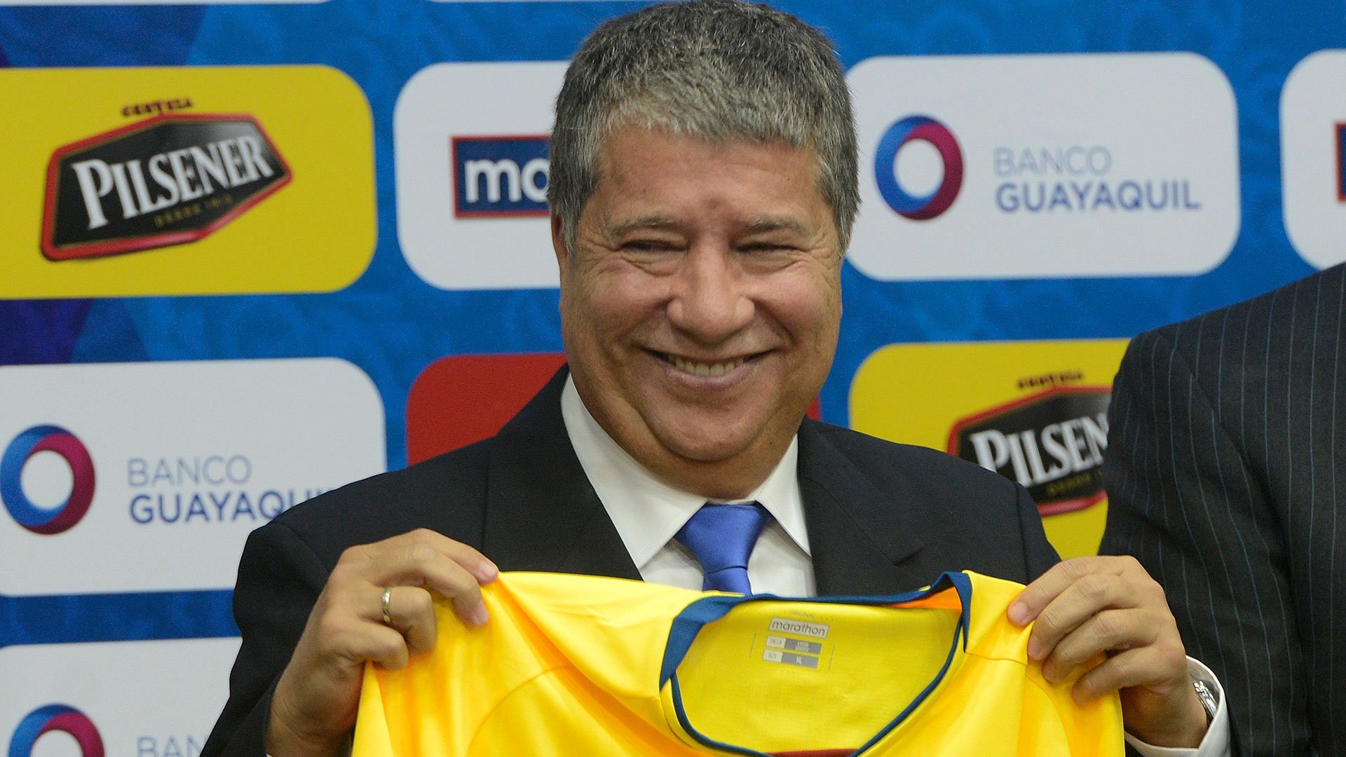 Колумбиецът Ернан Дарио Гомес бе назначен за старши треньор на