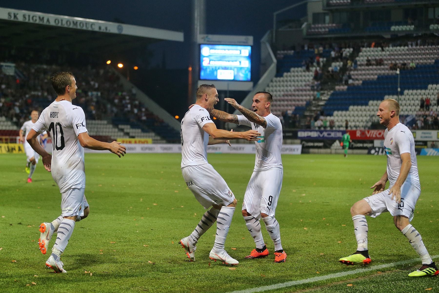 Бившият словашки футболист на Левски Роман Прохазка донесе победата на