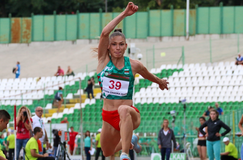 Габриела Петрова се класира за финала на тройния скок на