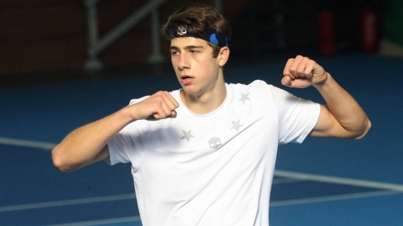 Държавният шампион по тенис в зала Александър Донски се класира