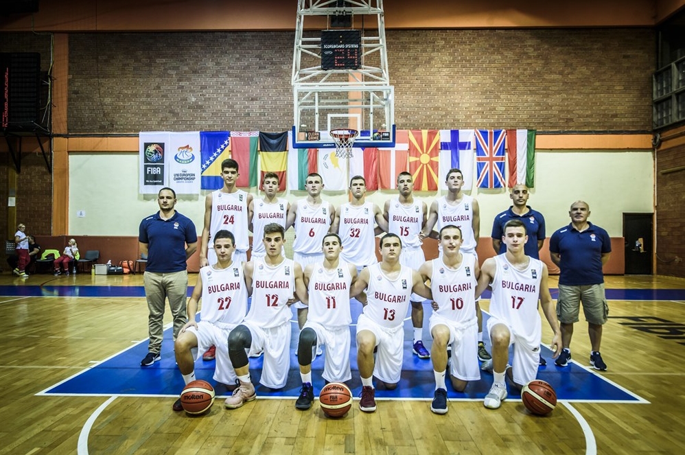 Българският национален отбор за момчета се бори мъжки и бе