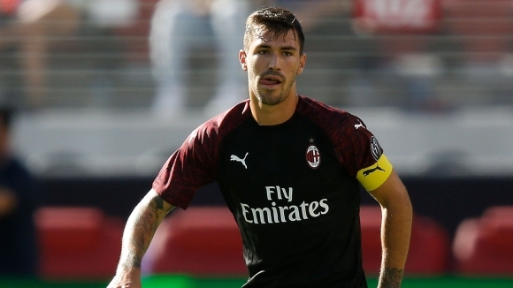 Защитникът Алесио Романьоли е новият капитан на Милан твърдят медиите