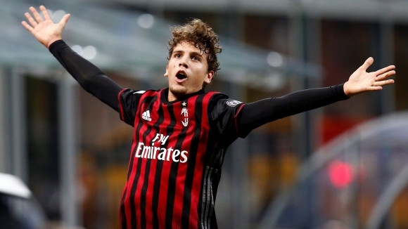 Сасуоло привлече под наем полузащитника Мануел Локатели от Милан Двата