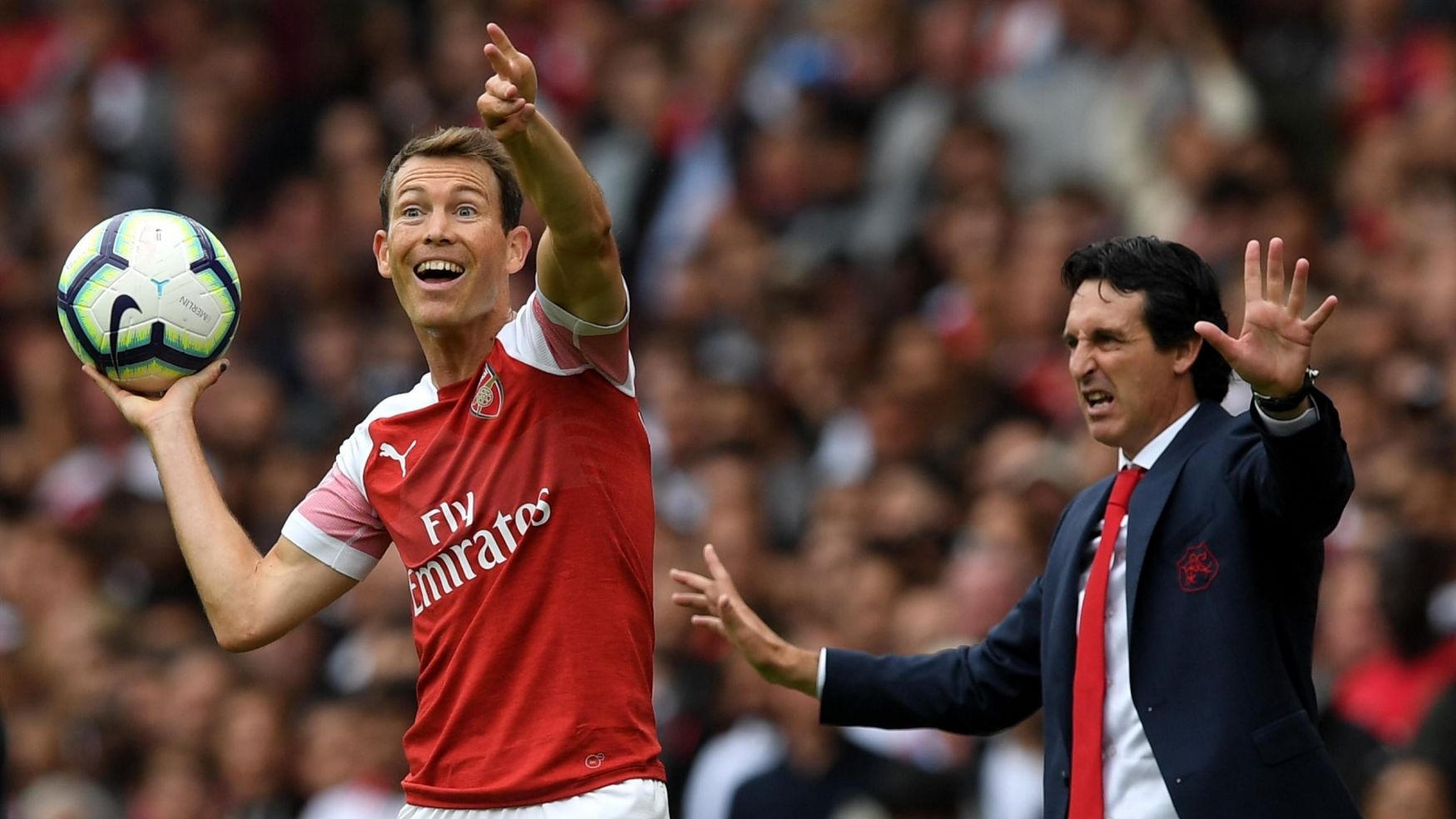 Защитникът на Арсенал Щефан Лихтщайнер пожела триумф в Шампионската лига