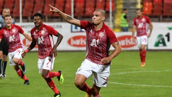 Освен лидер в класирането след четвъртия кръг на Първа лига