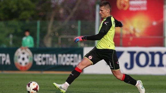 Вратарят Анатоли Господинов беше картотекиран в Етър преди гостуването на