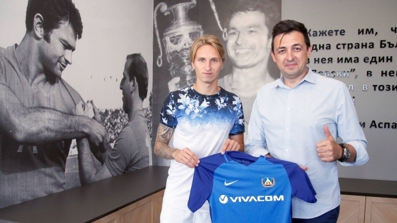 Eстонският халф Богдан Васчук подписа договор с Левски Полузащитникът парафира