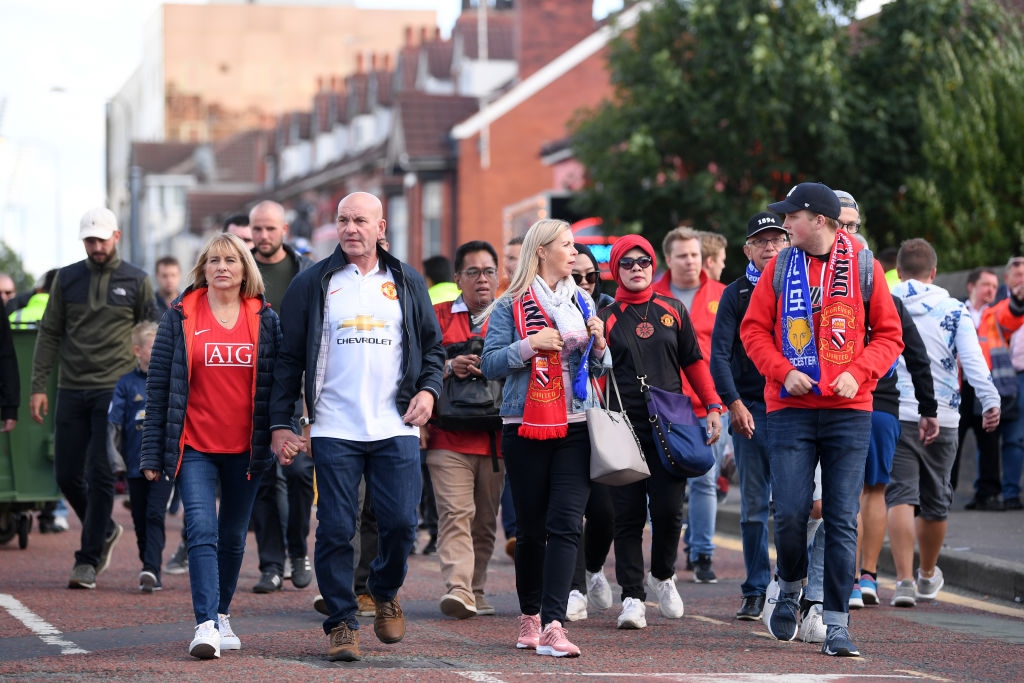 Група фенове на Манчестър Юнайтед организира протестна акция която е