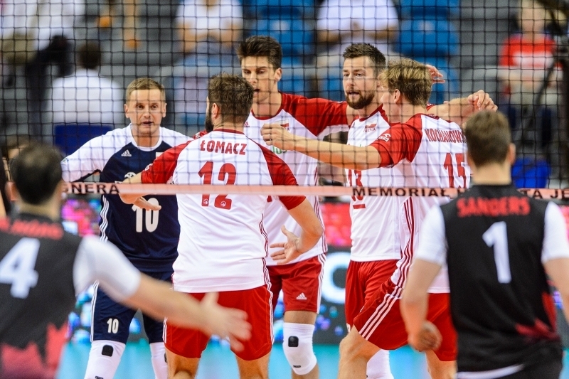Настоящият световен шампион Полша започна с убедителна победа на силния