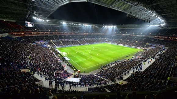 Олимпик Лион ще играе пред празни трибуни в първото си