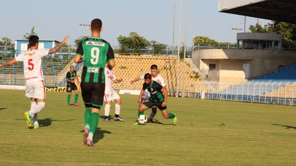 Нефтохимик извоюва трета поредна победа от началото на сезона в