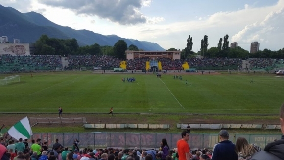 Строително ремонтните дейности по поставянето на осветление на стадион Христо Ботев