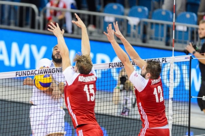 Световният шампион Полша надделя трудно над тазгодишния финалист от Лигата