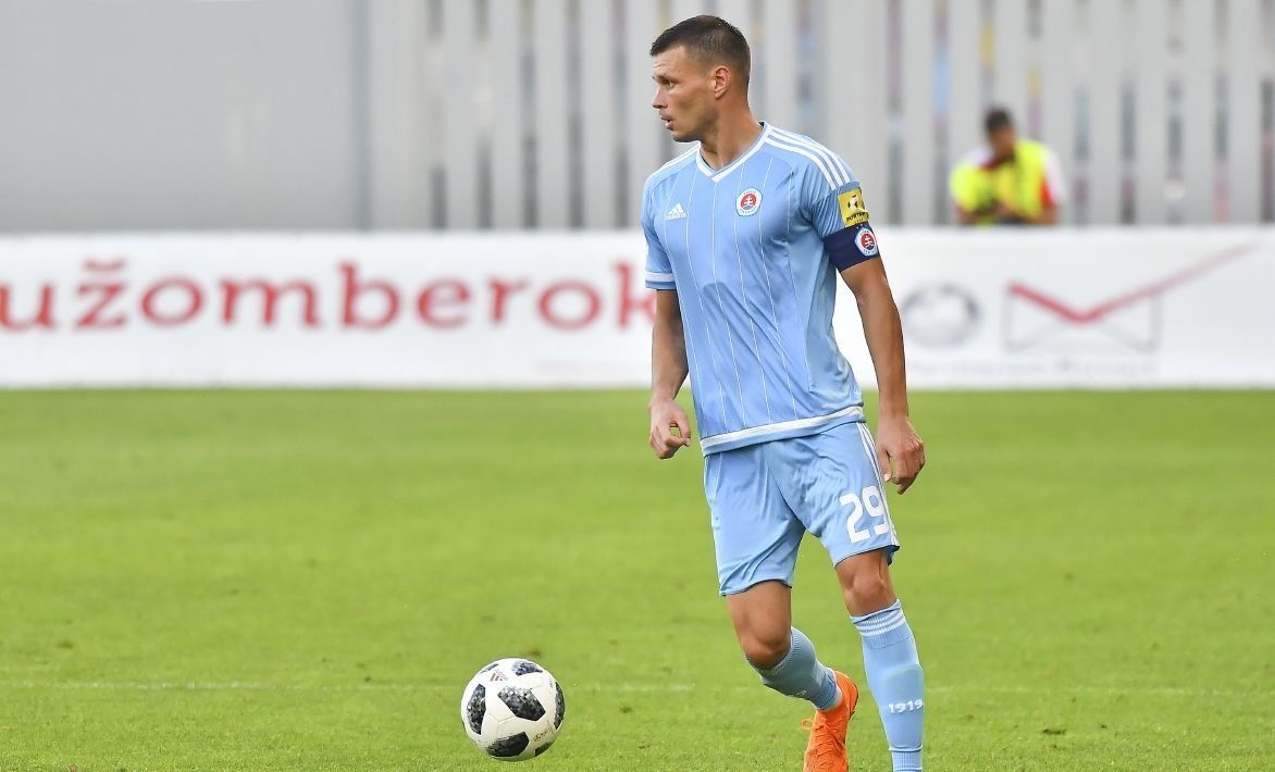 Васил Божиков изведе Слован с капитанската лента но отборът му