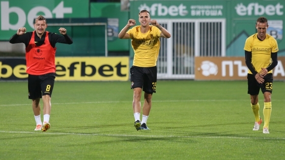 Ботев Пловдив ще изиграе само една контрола по време на