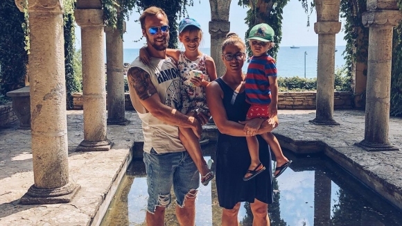 Семейство Джаферович не се спира Бившият футболист Ваня и съпругата