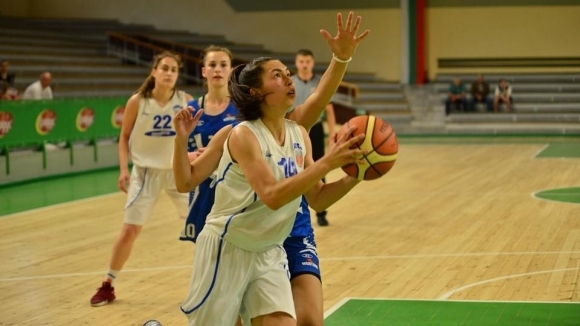 Баскетболната националка за девойки до 18 години Ана Стоянова ще