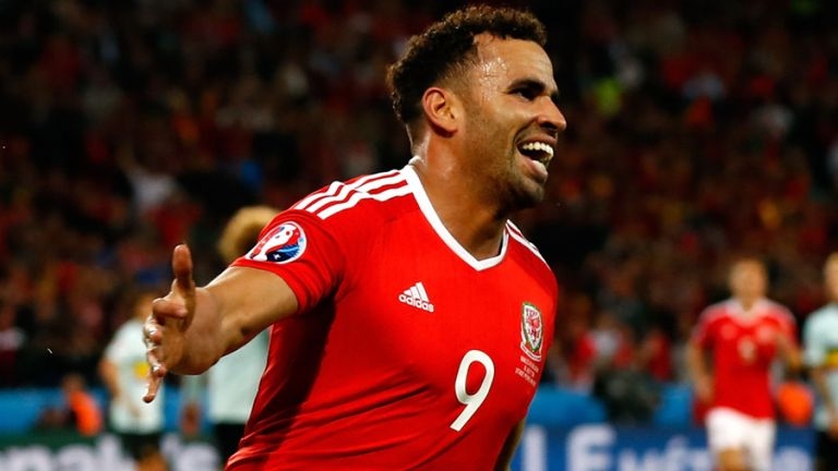 Нападателят Хал Робсън Кану обяви че се оттегля от националния отбор