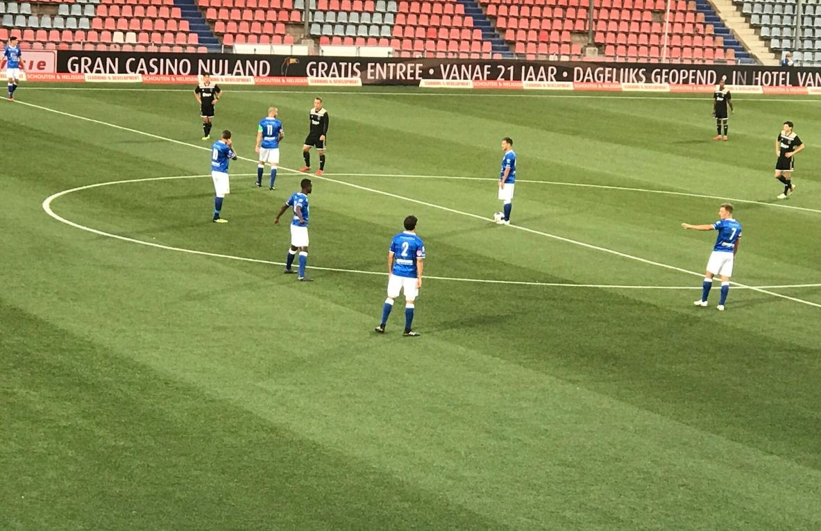 Отборът на Ден Бош стегна само до равенство 1 1 в