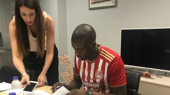 Доскорошният полузащитник на Манчестър Сити Туре Яя подписа своя договор