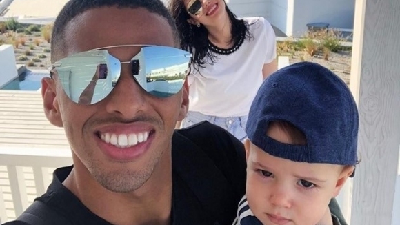 В невероятен лукс тъне нападателят на Левски Ривалдиньо Бразилският футболист