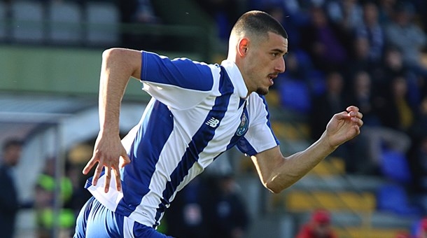 Португалският футболен гранд Порто продължи договора на нападателя Андре Перейра