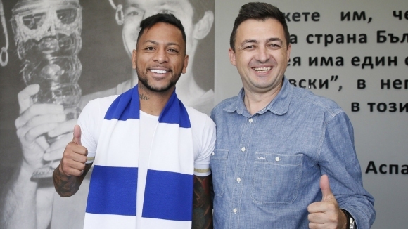 Бразилският нападател Луан Виана подписа дългосрочен договор с Левски обявиха