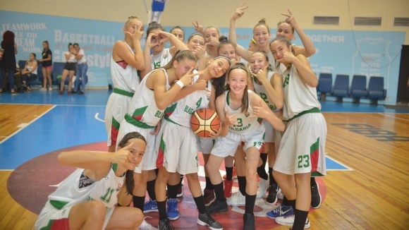 Националният отбор за момичета до 14 години направи страхотен старт