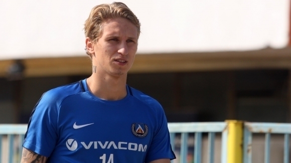 Най малко двама от новите футболисти на Левски ще дебютират за