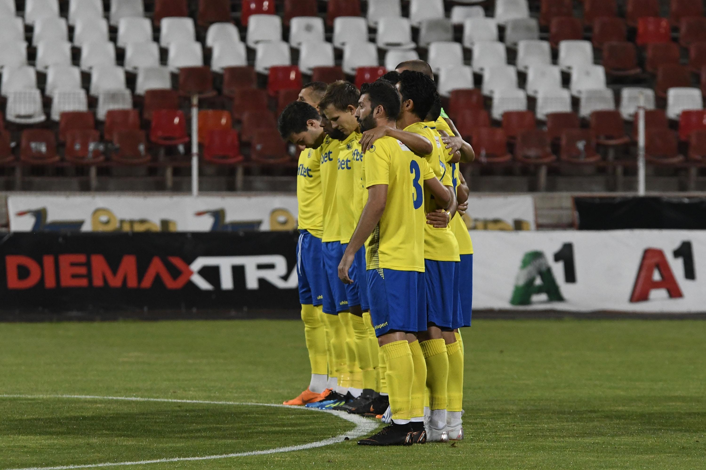 Последният в класирането на Първа лига тим на Верея няма