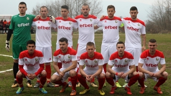 Пред около 500 зрители на стадиона в Първомай Беласица и