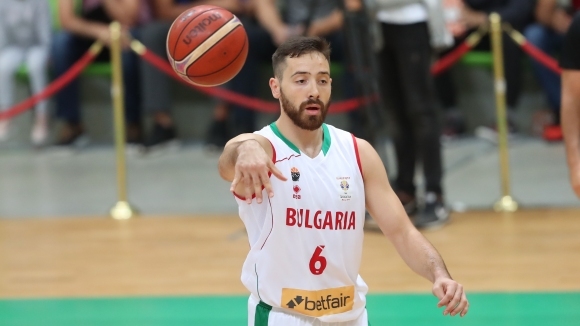 Баскетболните национали на България започват днес подготовката си за предстоящите