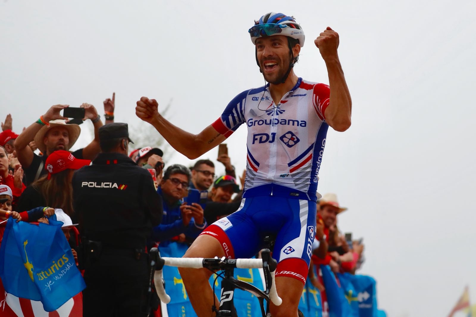 Французинът Тибо Пино спечели 15-ия етап от колоездачната обиколка на