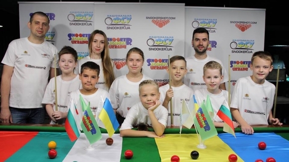 Децата от най добрата снукър академия в Украйна подкрепиха по интересен