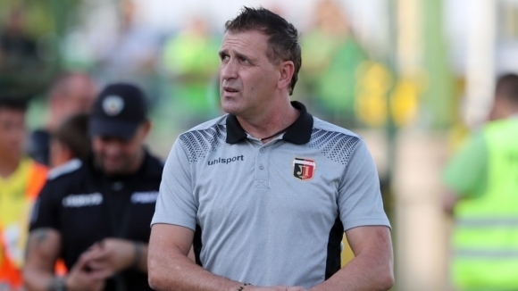 Наставникът на Ло shy комотив Пловдив Бруно Акрапович освободи тримата чуждестранни футболисти