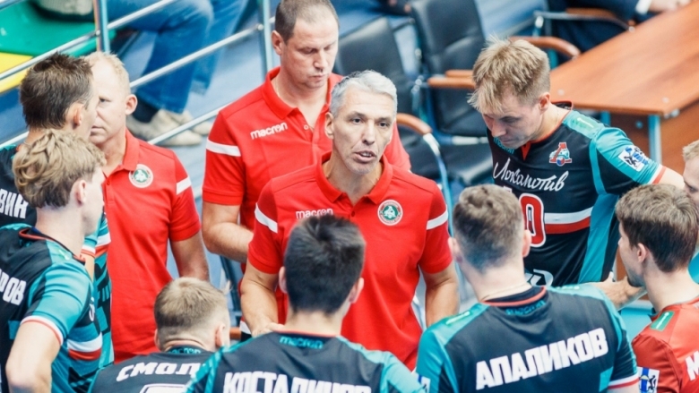 Тимът на Локомотив Новосибирск чийто старши треньор е националният селекционер Пламен Константинов не