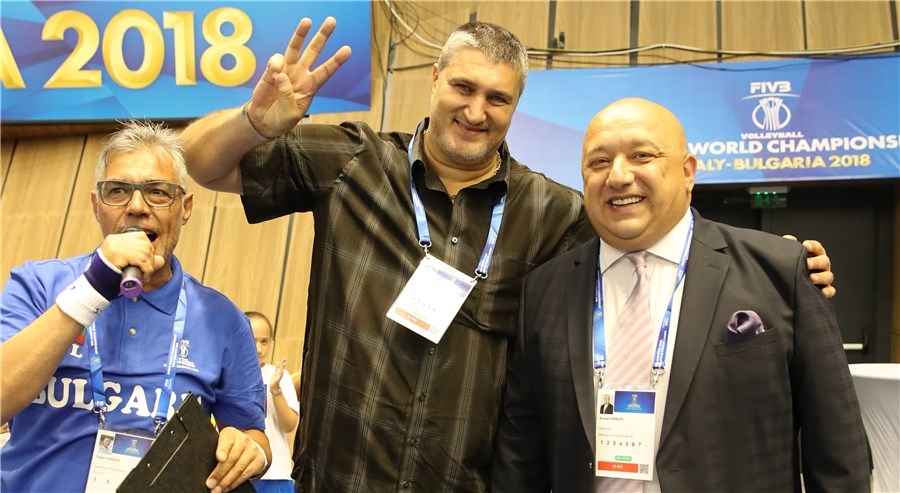 Вицепрезидентът на Българската федерация по волейбол Любо Ганев и кметът