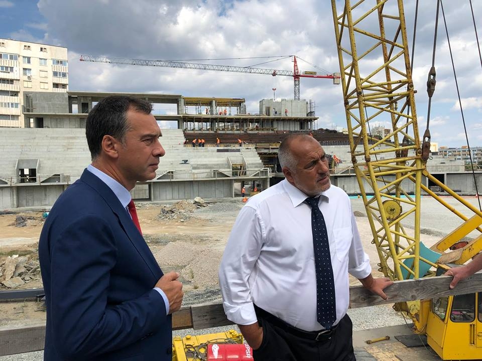 Министър председателят Бойко Борисов инспектира строежа на спортната зала Арена