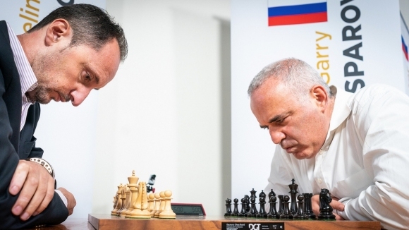 Бившите световни шампиони Веселин Топалов и Гари Каспаров си размениха