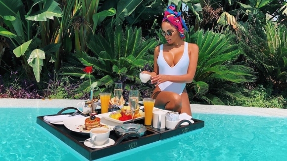 Плеймейтката Николета Лозанова се наслаждава на поредната си ваканция на