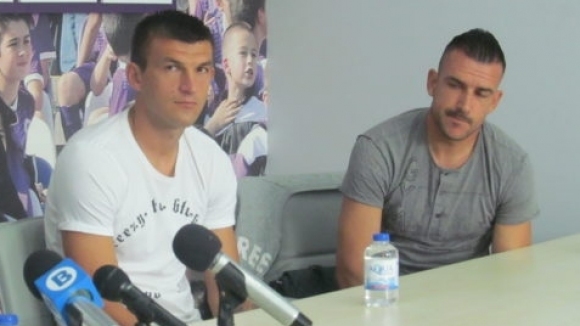 Двама от най опитните футболисти на Етър Венцислав Василев и