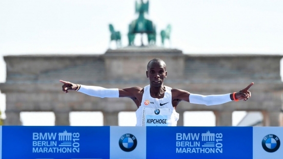 Олимпийският шампион Елиуд Кипчоге от Кения спечели 45 ото издание на