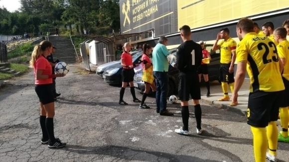 Днес от 16 30 ч на базата в Бояна националният отбор