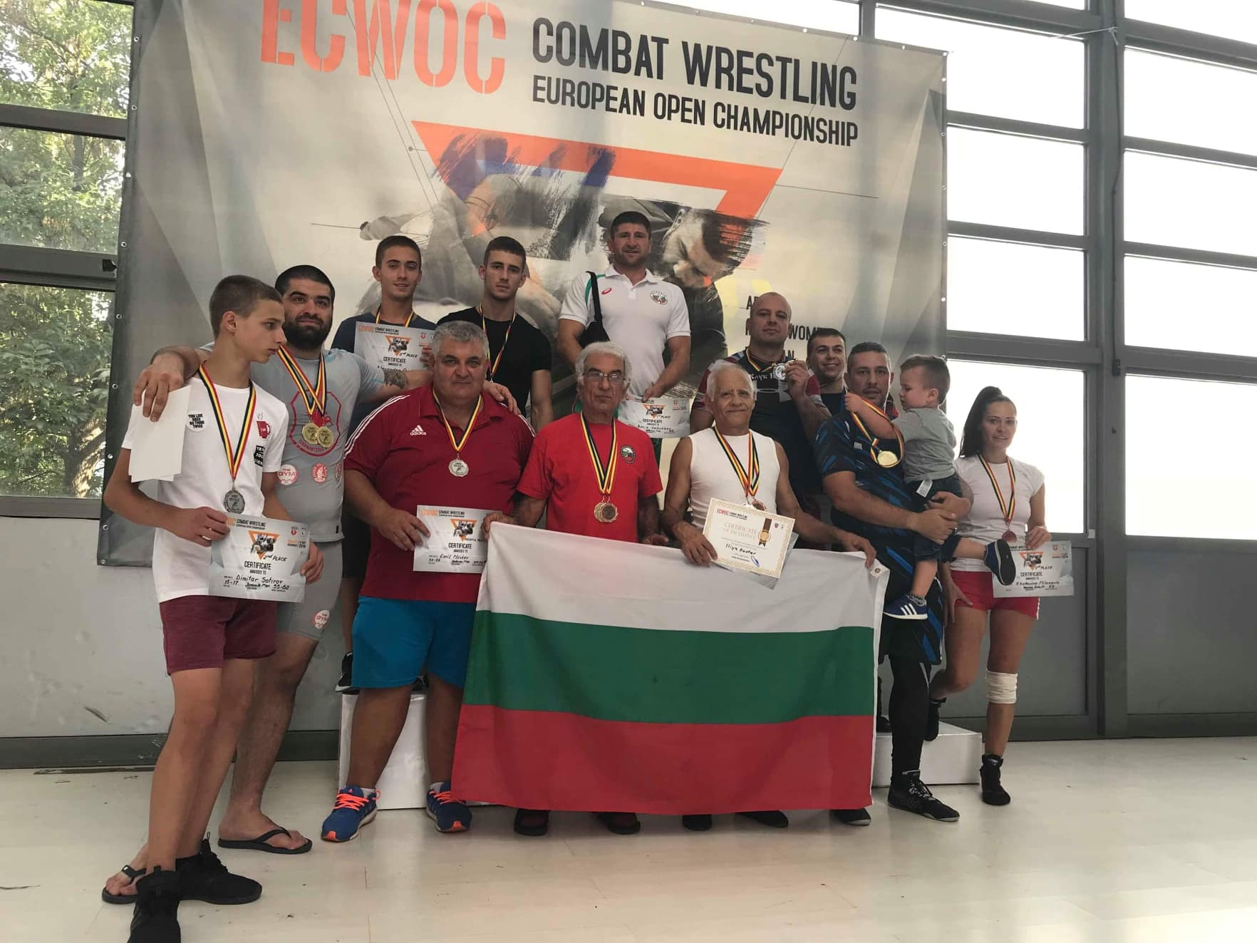 Българският национален отбор по комбат рестлинг смесен стил между борба