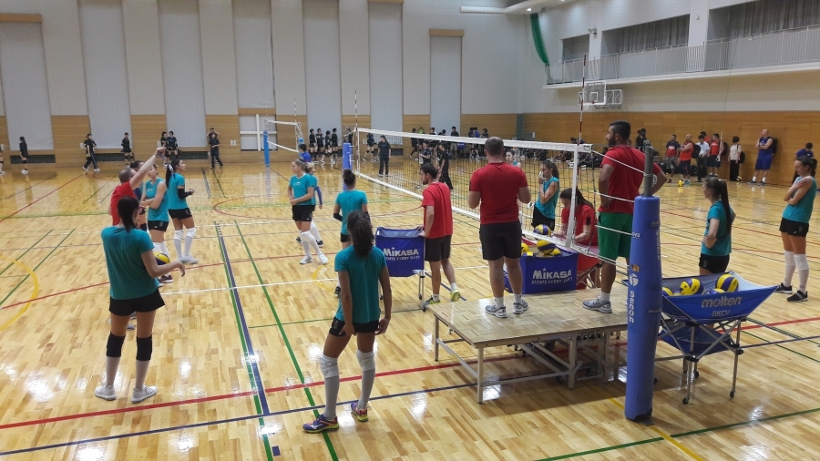Националките ни по волейбол направиха първа тренировка на японска земя